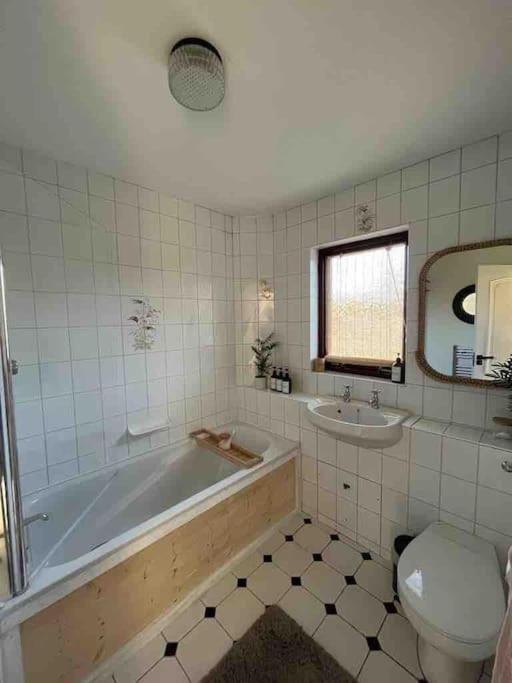 Relax With Spectacular Views And Hot Tub Villa Kircubbin ภายนอก รูปภาพ