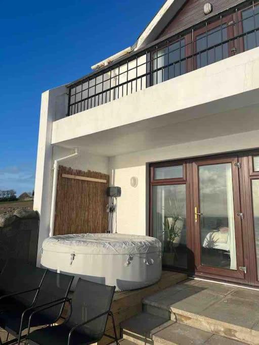 Relax With Spectacular Views And Hot Tub Villa Kircubbin ภายนอก รูปภาพ